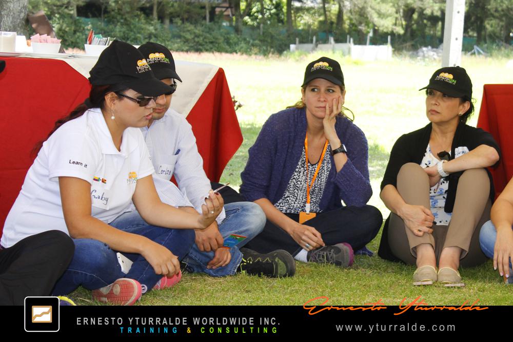 Team Building Bogotá | Talleres de Cuerdas Bajas enfocados en confianza y compromiso